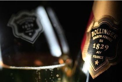 Bollinger Champagner bei Vinatis kaufen und wie James Bond geniessen.